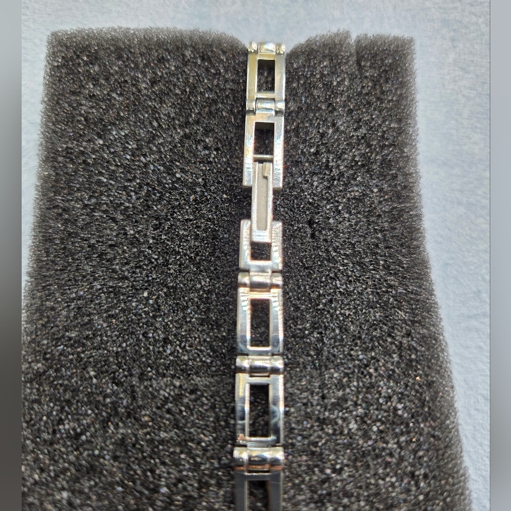 Gucci Silver Watch COA INCLUDED! - Picture 11 of 15